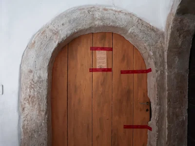 Hallan cinco cadáveres de bebés dentro de cajas en un domicilio en Francia