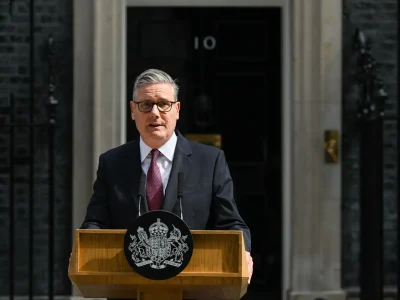 Starmer se despide del Parlamento británico y evita dar consejos a su sucesor