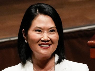Keiko Fujimori asume la Presidencia de Perú en medio de un nuevo giro político