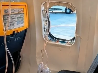 Avión regresó a Salónica tras rotura de ventanilla y descompresión explosiva