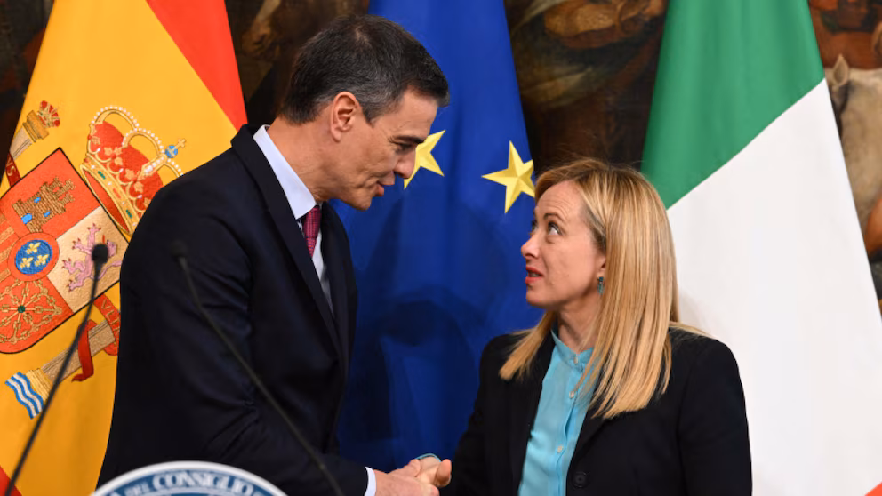 Italia cumple su advertencia y suspende Schengen con España: cierra sus fronteras marítimas y aéreas por la crisis migratoria de Ceuta