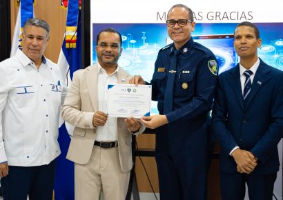 ITLA entrega primera certificación en inteligencia artificial al alto mando de la Policía Nacional