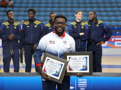 Dos dominicanos brillan en equipo ideal de Santo Domingo 2026