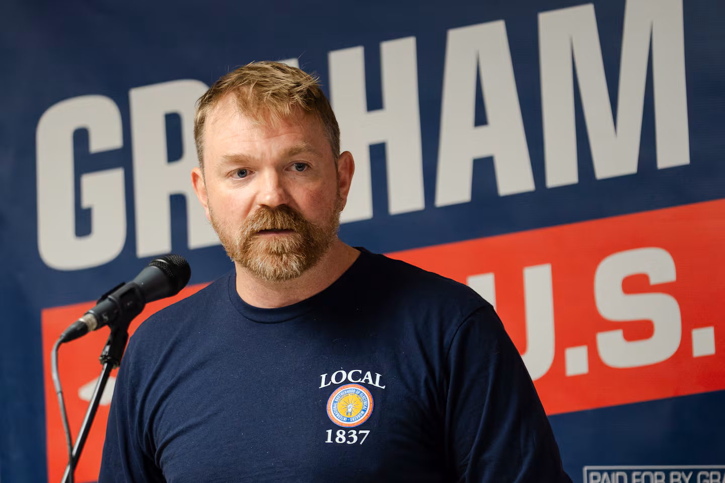 Demócrata Graham Platner abandona su candidatura al Senado de EE.UU. tras acusaciones de agresión sexual
