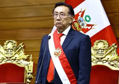 Presidente interino de Perú solicita al Congreso una pensión vitalicia al finalizar su mandato