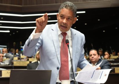 Diputado Eugenio Cedeño abandona comisión del Código Penal en protesta por método de trabajo: “Yo me respeto como legislador”