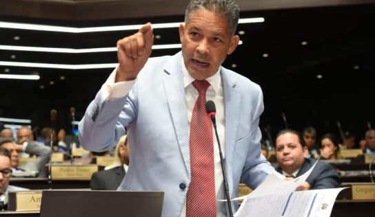 Diputado Eugenio Cedeño abandona comisión del Código Penal en protesta por método de trabajo: “Yo me respeto como legislador”