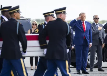 Trump recibe con honores los restos de cuatro militares estadounidenses fallecidos en ataques en Jordania e Irak