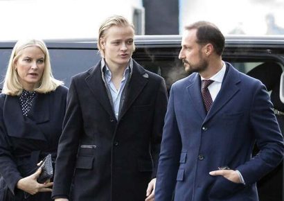 Justicia noruega concede arresto domiciliario al hijo de la princesa Mette-Marit mientras espera apelación
