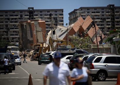 Caracas retoma rutinas un mes después del doble terremoto