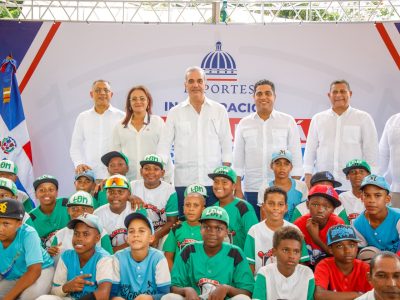 Abinader inauguró estadio infantil en Samaná