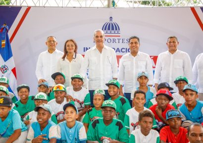 Abinader inauguró estadio infantil en Samaná