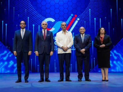 Abinader recibe informe de Consulta Nacional y promete transformar educación
