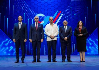 Abinader recibe informe de Consulta Nacional y promete transformar educación