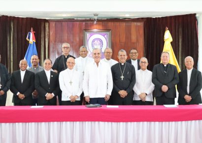 Abinader se reúne con obispos en Asamblea Plenaria del Episcopado