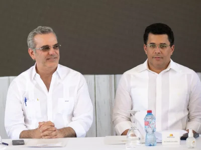 Abinader inaugura remozamiento de playa El Faro en San Pedro
