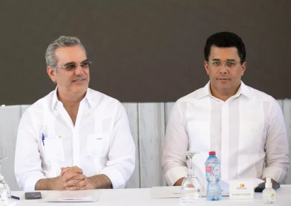 Abinader inaugura remozamiento de playa El Faro en San Pedro