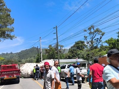 Accidente entre carro y camión dejó varios heridos en Constanza