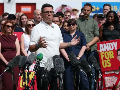 Andy Burnham lidera la carrera para dirigir el Partido Laborista británico