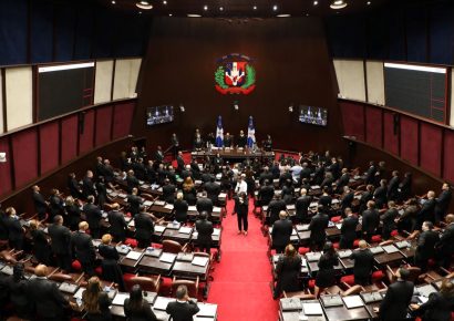 Diputados aprueban incentivos al voto con descuentos en universidades