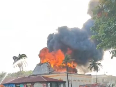 Incendio destruye gran parte de la Logia Restauración No. 11 en Puerto Plata