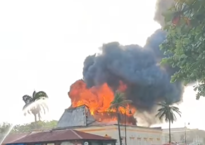 Incendio destruye gran parte de la Logia Restauración No. 11 en Puerto Plata