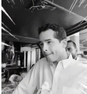 «Nos dejaste sin chance»: comerciante bromeó con Omar Fernández en Santiago