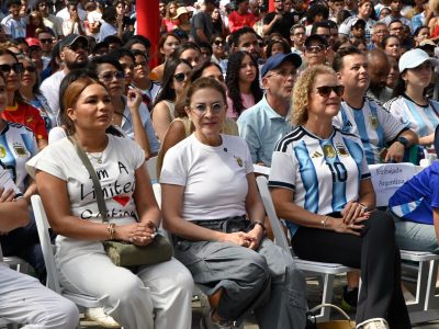 Miles de personas disfrutan la final del Mundial de Fútbol en el Malecón Deportivo junto a Carolina Mejía