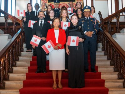 Carolina Mejía y la embajadora Jacqueline DeLima encabezan acto por el Día de Canadá en el Palacio Consistorial