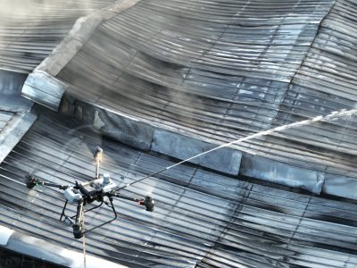 Bomberos sofocaron incendio en tienda china de Herrera con apoyo de drones
