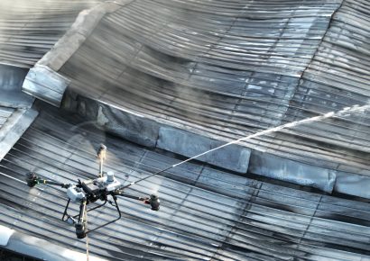 Bomberos sofocaron incendio en tienda china de Herrera con apoyo de drones