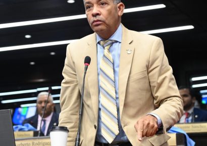 Diputado Eugenio Cedeño advierte que proyectos vitales se estancan en el Congreso