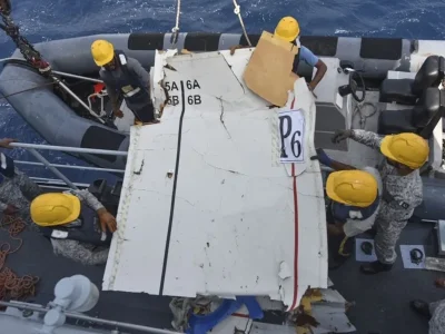 Hallan en el mar los restos del avión de carga desaparecido en Pakistán; continúan buscando a los cinco tripulantes