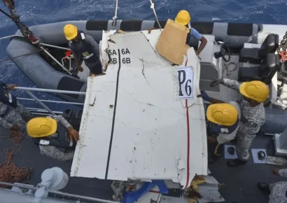 Hallan en el mar los restos del avión de carga desaparecido en Pakistán; continúan buscando a los cinco tripulantes