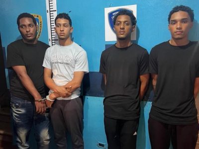 Arrestan a cuatro jóvenes acusados de asaltar joyería en Santiago; recuperan prendas y dinero sustraído