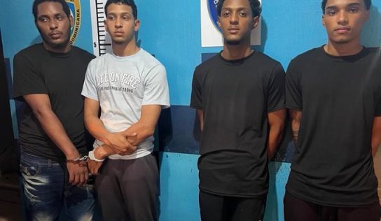 Arrestan a cuatro jóvenes acusados de asaltar joyería en Santiago; recuperan prendas y dinero sustraído
