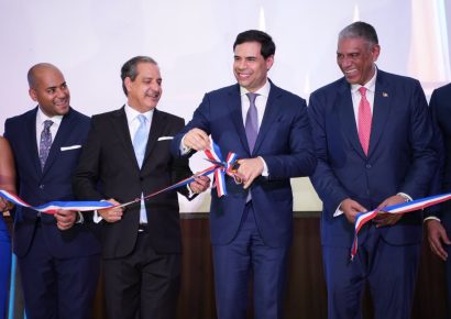 Más de 180 escritores y artistas celebran identidad dominicana en Washington Heights