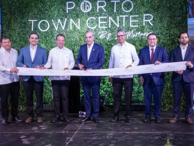 Abinader inaugura moderna plaza comercial en Arroyo Hondo que generará más de 450 empleos