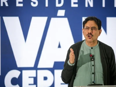 El excandidato presidencial colombiano Iván Cepeda anuncia que no asistirá a la posesión de De la Espriella y cuestiona su relación con EE. UU.