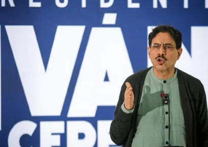 El excandidato presidencial colombiano Iván Cepeda anuncia que no asistirá a la posesión de De la Espriella y cuestiona su relación con EE. UU.