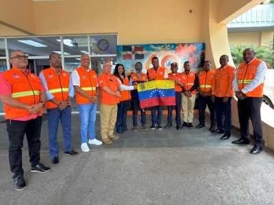 Defensa Civil distingue a rescatista dominicano por su participación en misión humanitaria en Venezuela