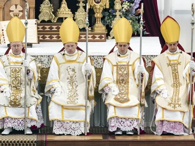 Lefebvrianos desafían al Vaticano y ordenan cuatro obispos sin permiso del Papa