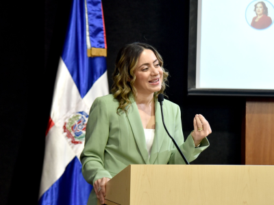La ministra de la Mujer impulsa mayor coordinación estatal para fortalecer políticas a favor de las mujeres