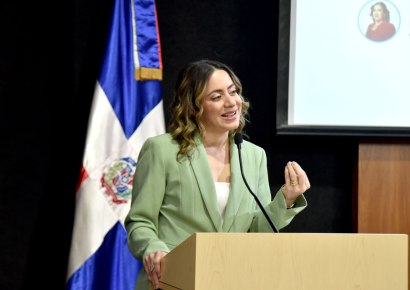 La ministra de la Mujer impulsa mayor coordinación estatal para fortalecer políticas a favor de las mujeres