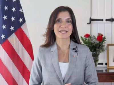 Embajadora de EE.UU. advierte sobre riesgos al limitar libertad de expresión