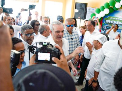 Abinader lanzó programa Gobierno Contigo en Samaná