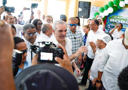 Abinader lanzó programa Gobierno Contigo en Samaná