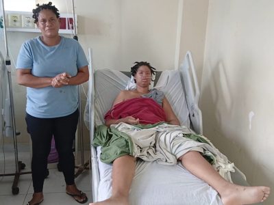 Madre denuncia mala práctica y pide traslado urgente de su hija desde hospital Jaime Mota