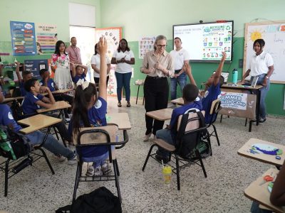 Minerd impulsa inglés con primer campamento de verano