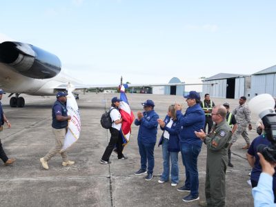 Ministro de Salud retorna al país junto a brigada médica tras misión humanitaria en Venezuela